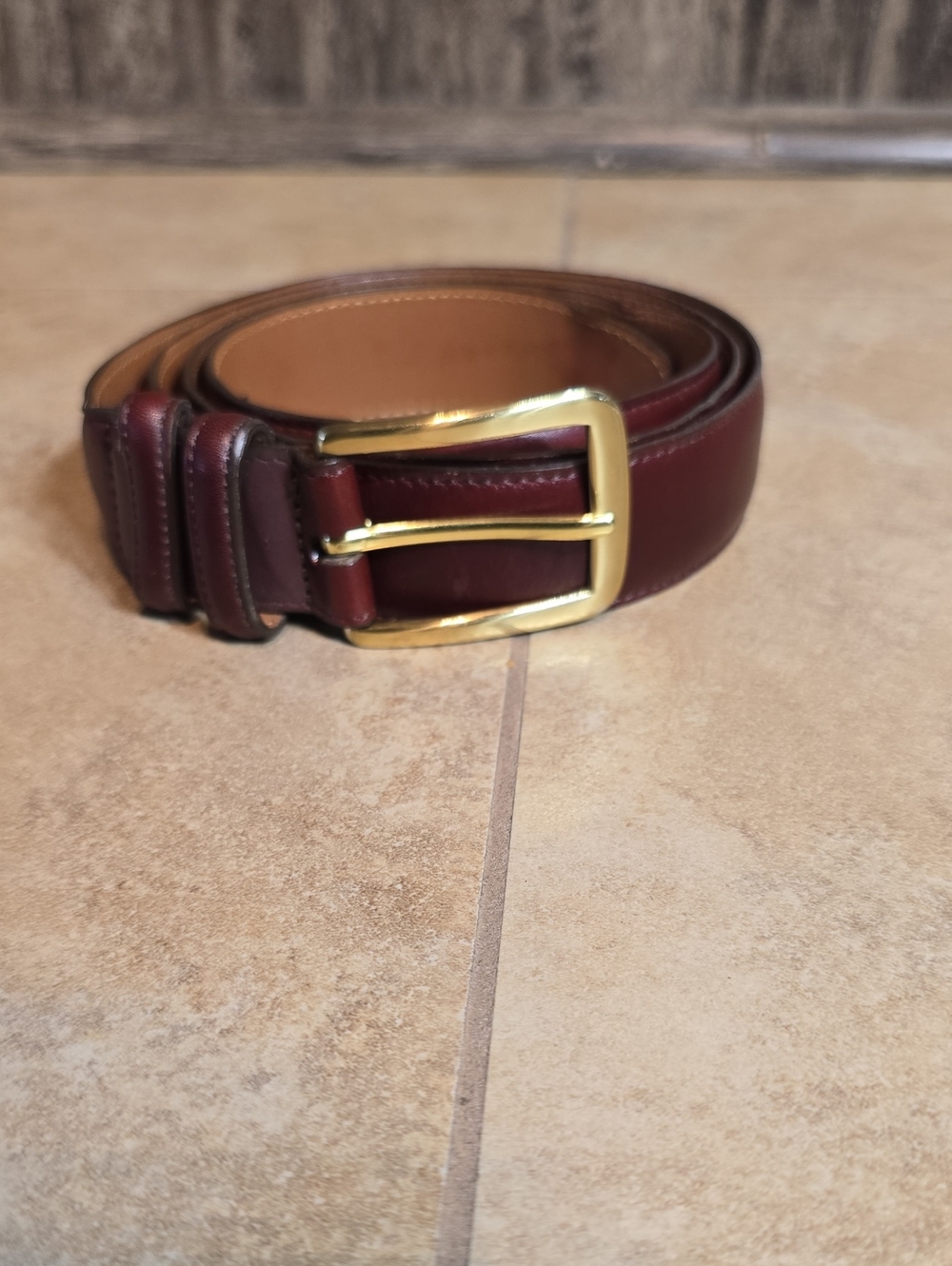 Allen Edmonds Mens Chili Leather Belt with Gold Buckle Size 40